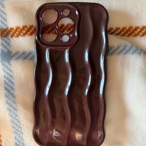 Wave Pattern maroon Phone 13 pro Case